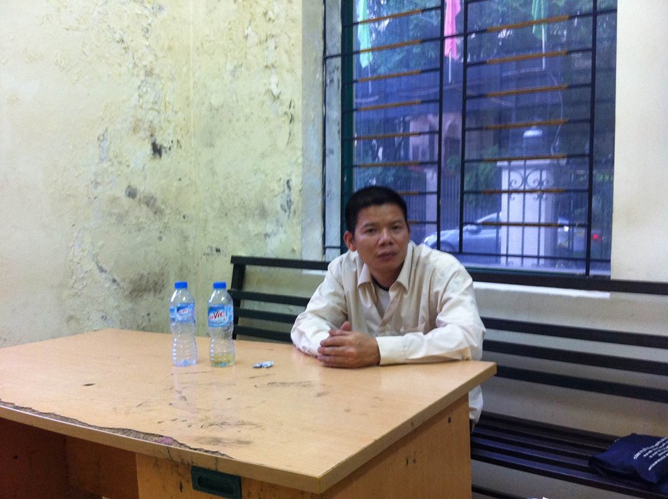 Kẻ đánh nữ cán bộ phun thuốc diệt muỗi khai gì?