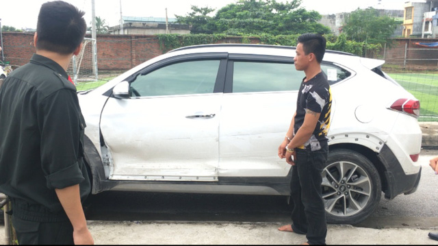 Bắt khẩn cấp tài xế &quot;xe điên&quot; chống đối, tấn công cảnh sát giao thông