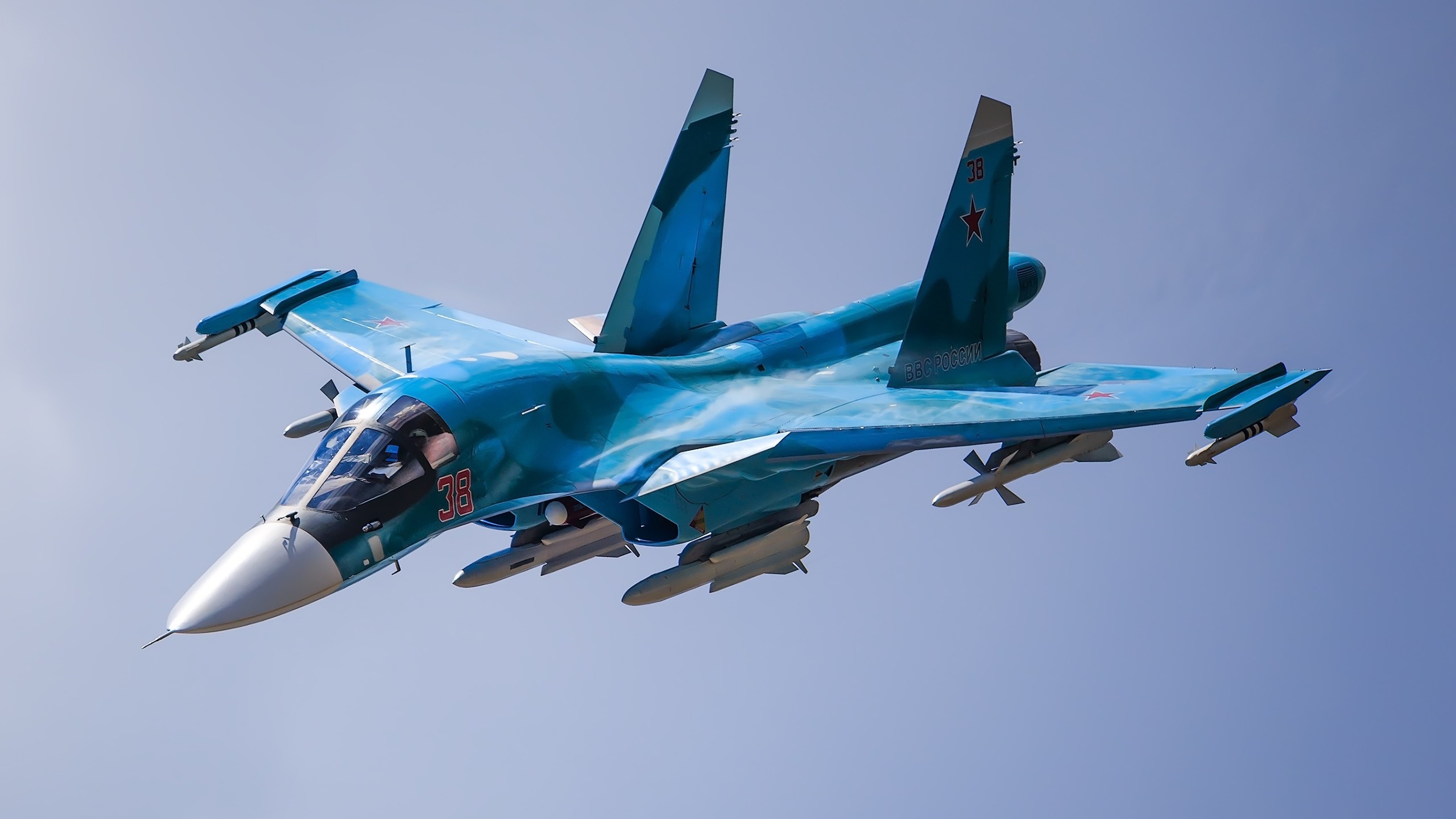 Su-34 được đánh giá là một trong những chiếc máy bay tiêm kích đánh bom hàng đầu thế giới hiện nay. Loại chiến đấu cơ này được thiết kế để thay thế cho máy bay cường kích Su-24. Nhiệm vụ chính của Su-34 là tấn công mặt đất song nó vẫn sở hữu khả năng không chiến vượt trội.