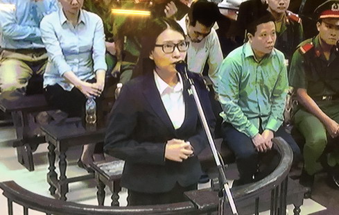 Clip: 'Bóng hồng' của Hà Văn Thắm nức nở: 'Bị cáo không tư lợi, bị cáo không nhận lương'