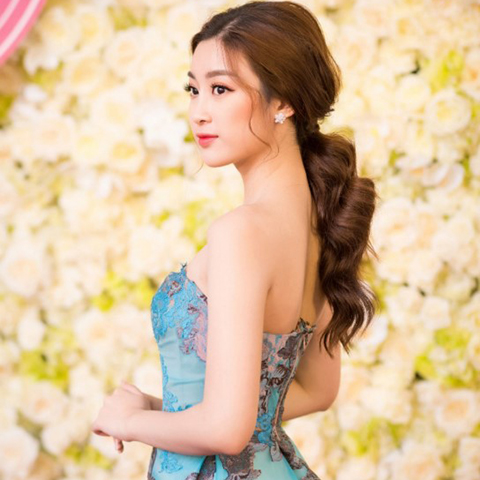 Hoa hậu Mỹ Linh cuốn hút tại sự kiện mới