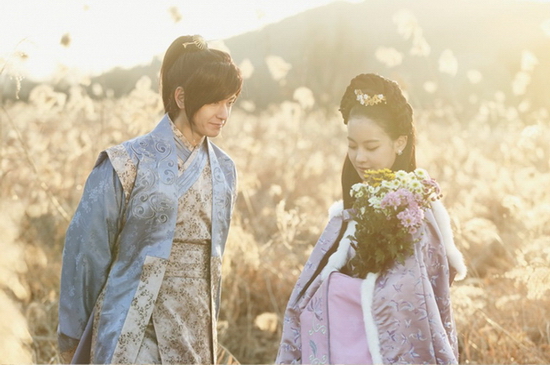 Wang Wook (Lim Ju Hwan đóng) Em trai Yeo Won, cũng là người đứng thứ hai trong danh sách kế vị ngai vàng. Vì lời ích dòng tộc, Wang Wook đi theo hỗ trợ tể tướng Wang mà không biết hắn chính là kẻ đã đầu độc phụ hoàng và hoàng huynh mình. Wang Wook cũng đồng thời đem lòng yêu mến Shin Yool.