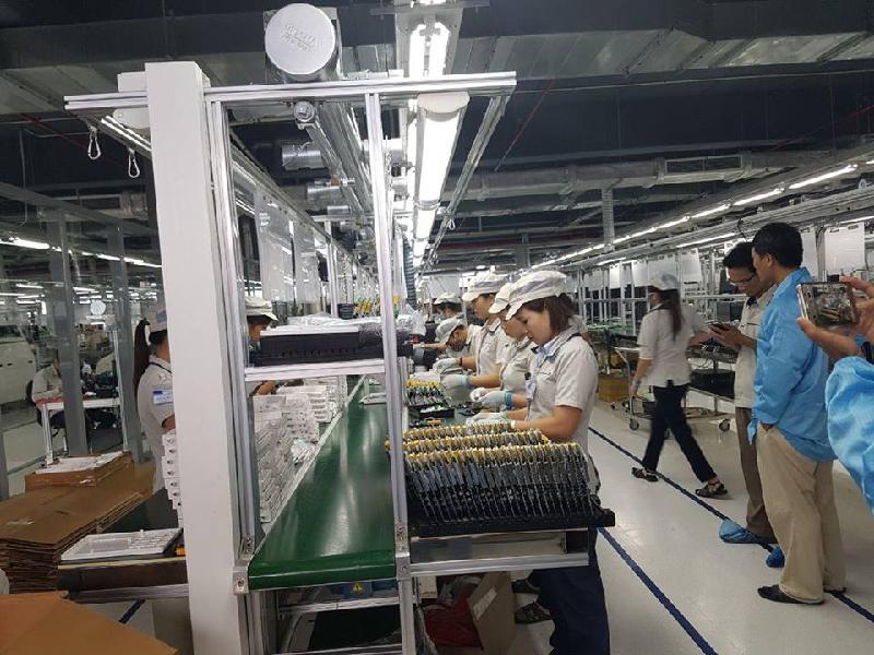 Có những khâu trong quá trình sản xuất Vivas Lotus S3 trực tiếp do công nhân, hoặc kỹ sư phải thực hiện bằng tay.