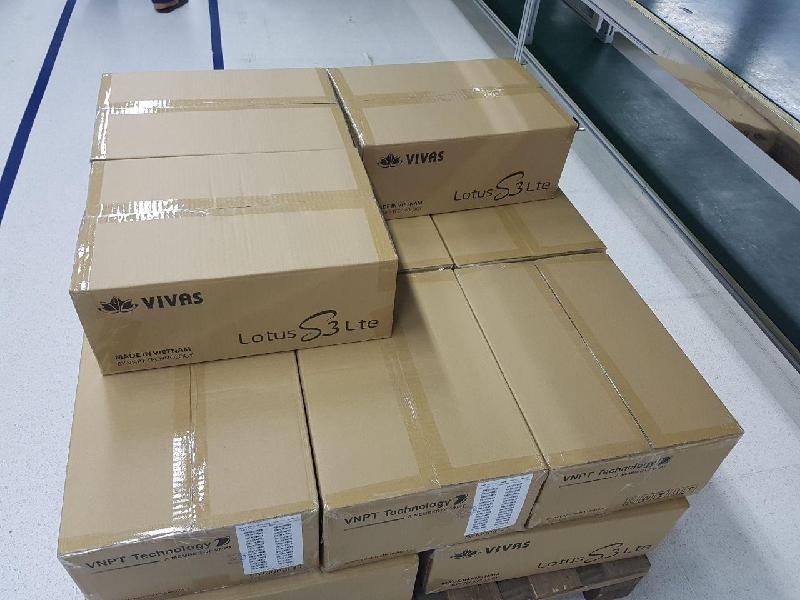Vivas Lotus S3 LTE đã được cải tiến nổi trội hơn hẳn so với 4 đàn anh đi trước cả về thiết kế, cấu hình lẫn tính năng Với mức giá trung bình (3,990 nghìn đồng), nhắm đến đối tượng khách hàng trẻ, học sinh sinh viên, cán bộ viên chức… VNPT Technology mong muốn đại bộ phận người dùng ở Việt Nam đều có thể trải nghiệm công nghệ 4G LTE một cách thuận lợi nhất, trong bối cảnh các nhà mạng lớn tại Việt Nam như VNPT, Viettel, MobiFone đang chạy đua phủ sóng 4G LTE trên toàn quốc.
