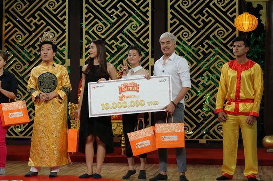 Tập mở màn Thiên đường ẩm thực mùa 3 vừa lên sóng, với chiến thắng thuộc về đội Cát Phượng, Kiều Minh Tuấn, Diệp Bảo Ngọc.