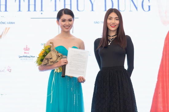 Tại buổi họp báo, đại diện phía đơn vị nắm bản quyền CEO Elite miền Nam - Trần Ngọc Lan Khuê đã trao giấy phép dự thi Hoa hậu Quốc tế 2017 cho Thuỳ Dung. Giấy phép số 408/GP-NTBD do phó Cục trưởng Cục NTBD Lê Minh Tuấn ký ngày 7/8/2017.