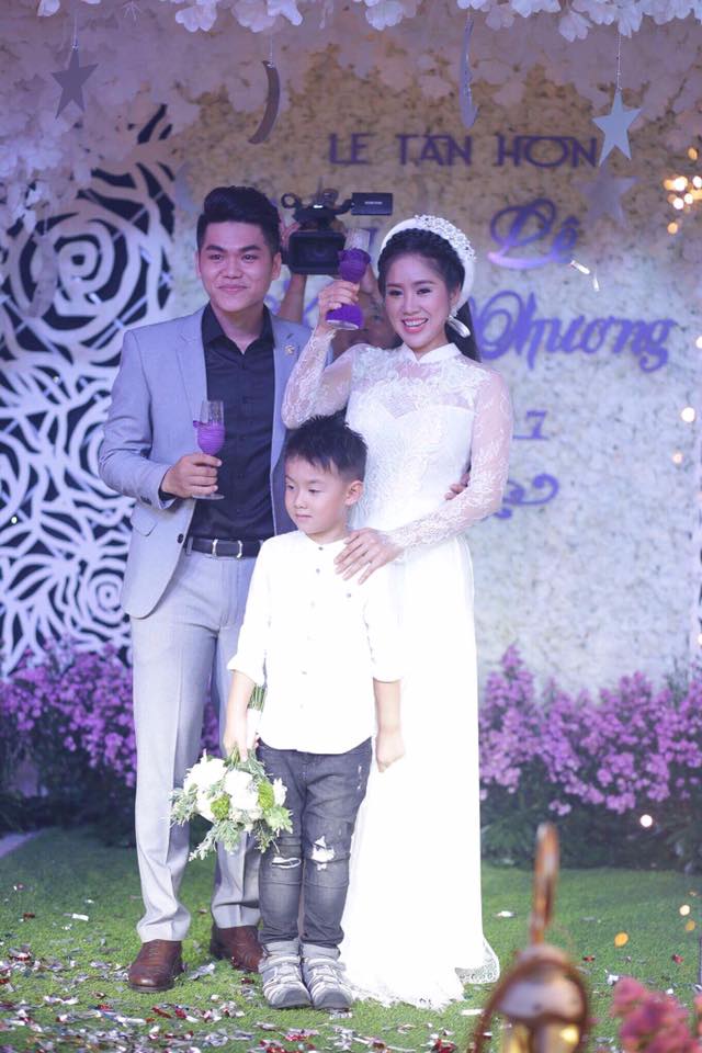 Lê Phương hạnh phúc sánh đôi bên ông xã kém tuổi trong lễ cưới