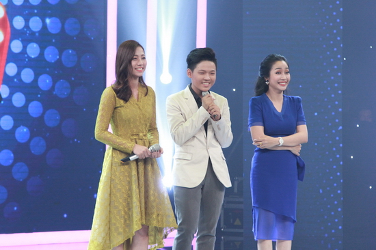 Tham gia Gia đình song ca, Ngọc Linh - Chí Công đem đến ca khúc Làm cha của chàng ca sĩ điển trai Hoài Lâm. Màn “hội ngộ” bất ngờ với cậu học trò cưng năm nào khiến Cẩm Ly thích thú. Nhận xét về phần thi, Đại Nghĩa cho rằng đây là một tiết mục giàu cảm xúc và rất dễ thương. Tuy nhiên có một điểm hơi đáng tiếc là Chí Công sở hữu giọng nam trầm, vang sáng nhưng khi kết hợp với Ngọc Linh lại bị chênh khiến những câu hát đầu tiên bị mờ. Anh khuyên Ngọc Linh và Chí Công nên chọn một bài hát có tông phù hợp với cả hai.