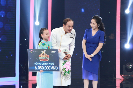 Kết quả của vòng hai được công bố, cặp đôi Văn Tấu - Tường Vy đạt 31.5 điểm, Chí Công - Ngọc Linh đạt 32.5 điểm và Thế Khôi - Thiên Khôi đạt 33 điểm. Như vậy, cha con Văn Tấu - Tường Vy là cặp tiếp theo ra về với tổng điểm 2 vòng là 60.5 điểm, tương ứng số tiền thưởng là 6 triệu 50 nghìn đồng.