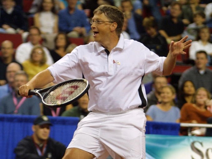 Ông tập thể dục buổi sáng bằng máy chạy bộ. Đôi khi, ông cũng chơi tennis vì đây là môn thể thao yêu thích. Trong lúc tập thể dục, ông sẽ xem các DVD từ chương trình giảng dạy 