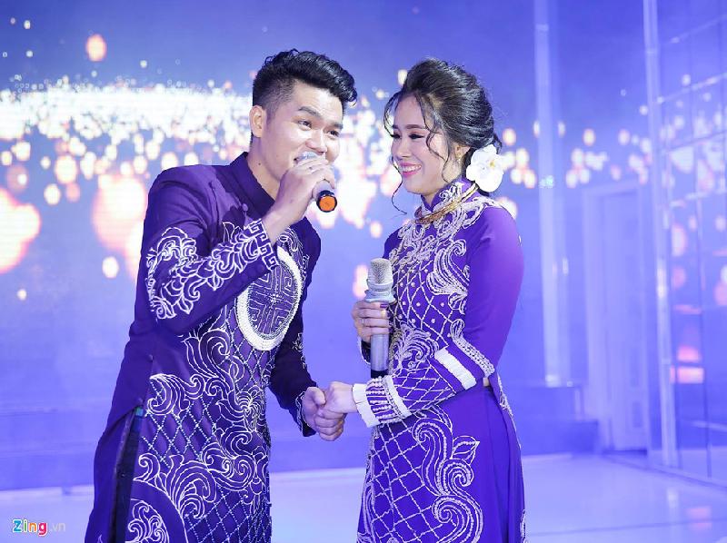 Ngân Khánh dự tiệc cưới Lê Phương ở Trà Vinh sau 2 năm rời showbiz hình ảnh 8 Cô dâu chú rể gửi tặng khán giả ca khúc Đính ước. Trung Kiên sở hữu chất giọng trầm ấm. Anh từng đoạt giải nhất cuộc thi Tiếng hát truyền hình TP.HCM năm 2013.