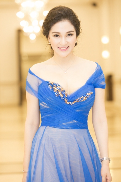 Nguyễn Thị Huyền, hoa hậu, làng sao
