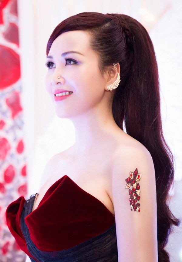 hoa hậu Nguyễn Diệu Hoa, làng sao