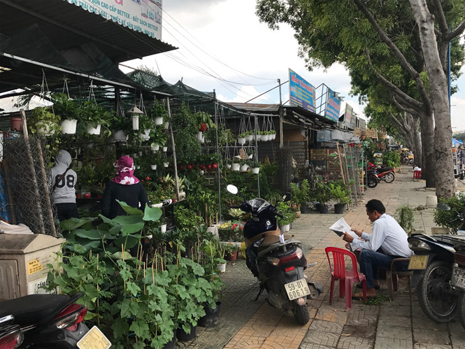 Nhiều ki-ốt quanh sân bay Tân Sơn Nhất xả hàng trước giờ giải tỏa