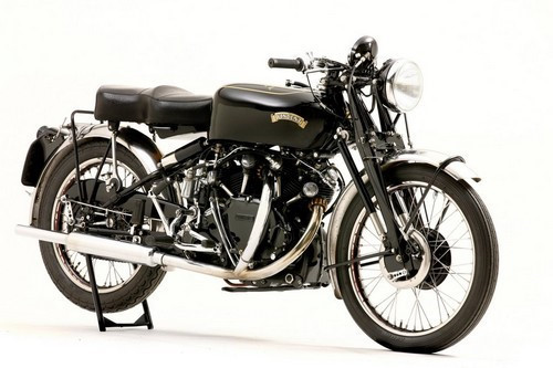 Xe British màu đen kinh điển: Chiếc Black Vintage huyền thoại độc đáo và không có đối thủ này có động cơ hai xi lanh dung tích 250 cc được sản xuất tại Anh. Đây là chiếc môtô đắt thứ 4, có giá 400.000 USD. 