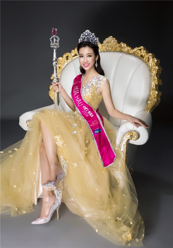 Đỗ Mỹ Linh vướng tin đồn mua giải ngay sau đăng quang.