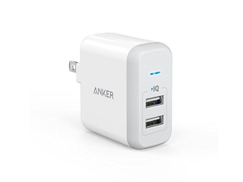 Bộ sạc tường Anker 2-Port 24W USB (14 USD, 230.000 đồng): Mặc dù chúng ta có thể chỉ cần một thiết bị sạc cho thiết bị, nhưng bộ sạc tường lại khá gọn gàng và tiết kiệm không  gian. Bộ sạc tường Anker 2 cổng 24 watt đủ sức để sạc smartphone, tablet và được bảo hành 18 tháng.