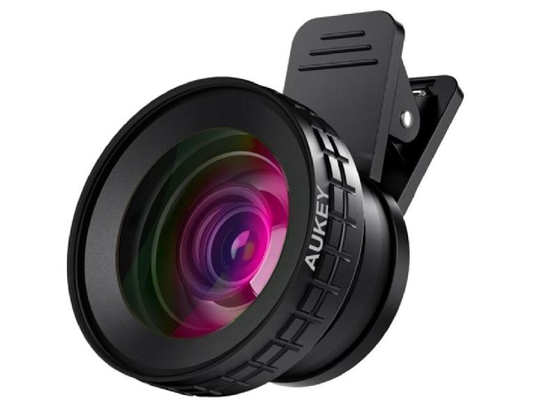 Ống kính camera Aukey Ora (24,99 USD, 575.000 đồng): là bộ dụng cụ ống kính 2 trong 1, bao gồm ống kính góc rộng 140 độ và ống kính macro 10X, dùng để gắn vào iPhone. Đi kèm với Aukey Ora là miếng lót bằng cao su, giúp người dùng tháo ra lắp vào rất đơn giản mà không để lại vết trên iPhone.