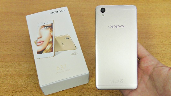 Không giống như Oppo Neo 7, thiết kế của Oppo A37 đã thay đổi hoàn toàn, không còn là vỏ nhựa toàn bộ thay vào đó là khung bằng kim loại và mặt lưng nhựa nhưng được hoàn thiện tốt hơn nhìn không khác gì bằng kim loại. 