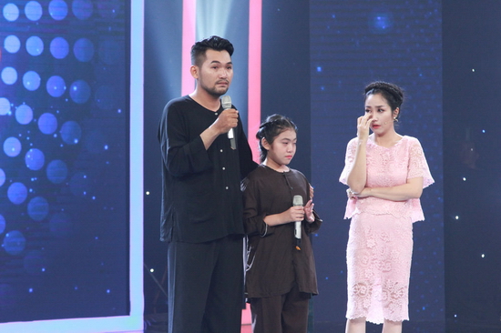 Đại Nghĩa cho rằng câu chuyện của hai anh em cùng nội dung bài hát khiến người xem cảm thấy xót xa. Về tiết mục trình diễn, nam giám khảo đặc biệt khen ngợi Tú Trinh sở hữu chất giọng ngọt ngào, truyền cảm và có khả năng tiến xa nếu theo đuổi nghệ thuật. Cẩm Ly cũng đồng tình với Đại Nghĩa và nhận định lời bài hát buồn như hoàn cảnh của hai anh em, những cảm xúc đó đã đi vào lòng người xem.