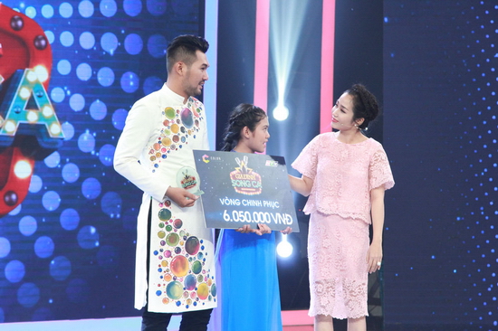 Trải qua 3 phần thi, điểm số của 3 cặp đôi lần lượt như sau: Quỳnh Trang - Khải Vỹ đạt 32.5 điểm, Hữu Lộc - Tú Trinh 31.5 điểm và Ánh Linh - Linh Nhi đạt 33.5 điểm. Như vậy, hai anh em Hữu Lộc - Tú Trinh là cặp đôi ra về tiếp theo với tiền thưởng là 6 triệu 050 nghìn đồng, tương đương tổng điểm 60.5.