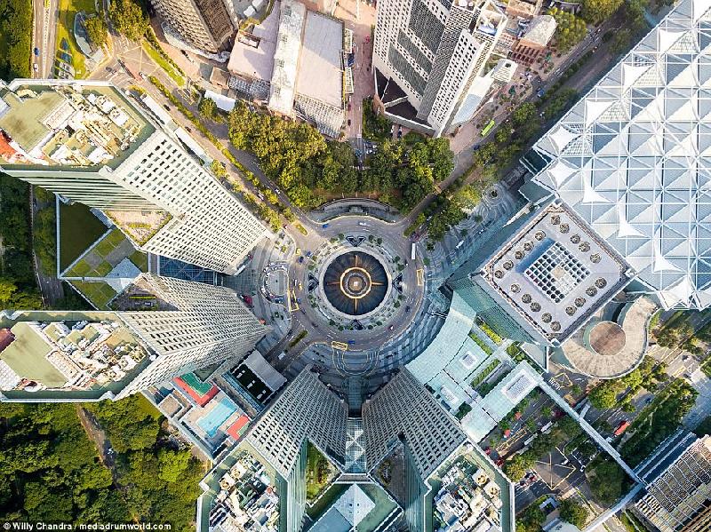 Quy hoạch của Singapore nhìn từ trên cao hình ảnh 5 Tổ hợp Suntec City nổi tiếng được xây dựng trong năm năm (1992-1997).