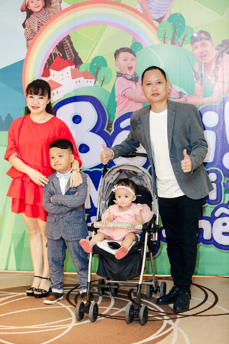 Ra mắt 4 cặp bố con của 'Bố ơi mình đi đâu thế' mùa 4 hình ảnh 3 Từ trước đến nay, nhạc sĩ Nguyễn Hải Phong ít khi chia sẻ thông tin về gia đình riêng. Tuy nhiên anh lại sẵn lòng cho con trai Xì Trum tham gia Bố ơi mình đi đâu thế bởi quan điểm đây là chương trình có tính giáo dục cao cũng như tạo cơ hội để bố con gần gũi hơn trước.