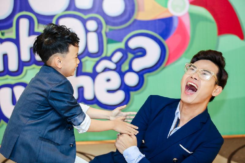 Ra mắt 4 cặp bố con của 'Bố ơi mình đi đâu thế' mùa 4 hình ảnh 6 Anh cũng chia sẻ bé Chíp mắc bệnh tim bẩm sinh và đã trải qua 2 lần phẫu thuật. Dù vậy trong quá trình quay hình, cậu bé vẫn rất nghịch ngợm và khỏe mạnh, không ngần ngại bất cứ thử thách nào.