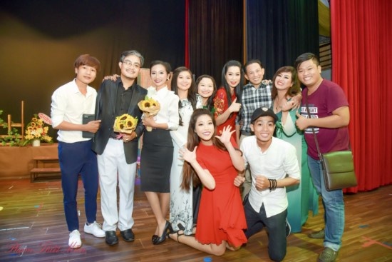  Thầy trò Trịnh Kim Chi vừa hồi hộp và vỡ òa trong niềm hạnh phúc trong ngày quan trọng này.