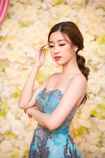 Bên cạnh việc thường xuyên tham gia các hoạt động xã hội, Đỗ Mỹ Linh cũng đảm nhận vai trò veddete ở những sự kiện thời trang lớn.