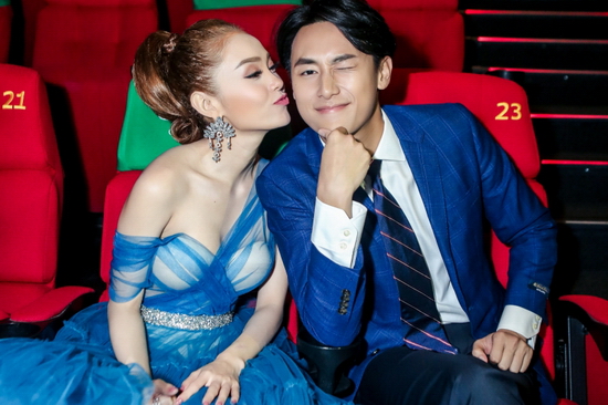Phút nhí nhố của hai diễn viên chính