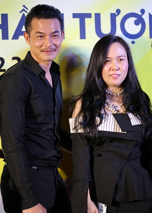 Cả hai thường xuyên dành cho nhau những hành động lãng mạn. Quách Ngọc Ngoan được bạn gái rất quan tâm chăm sóc