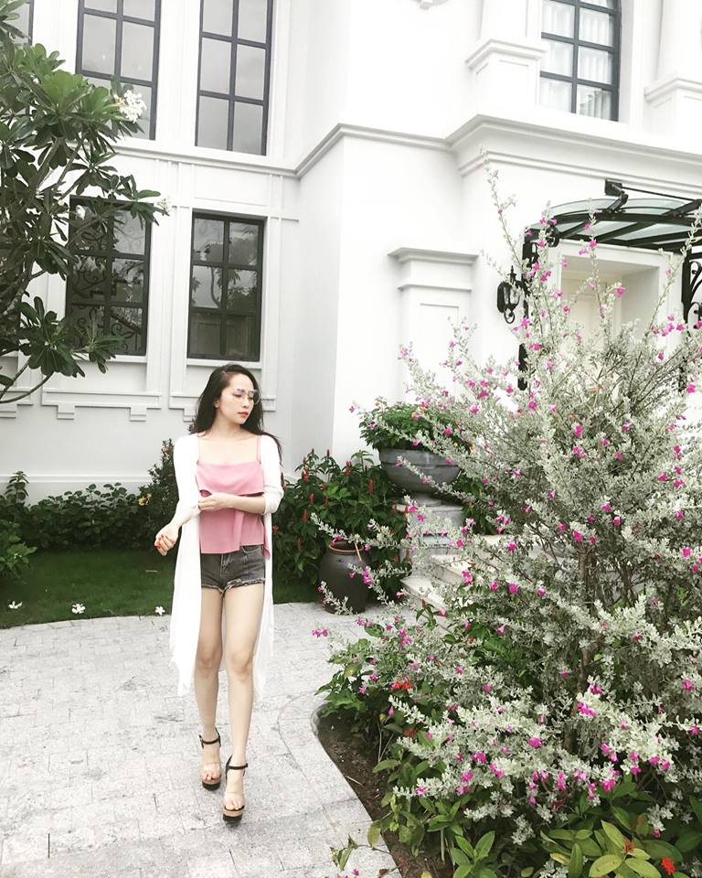 Quỳnh Nga xuống phố