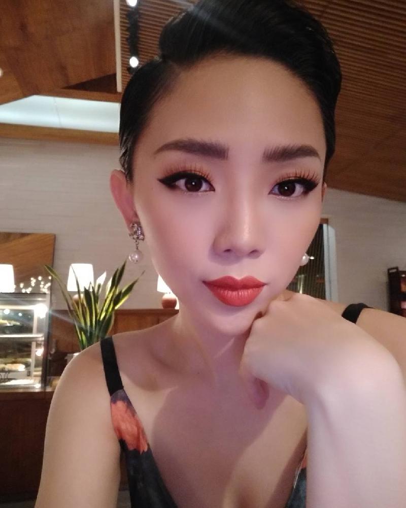 Tóc Tiên xinh đẹp quyến rũ tại hậu trường