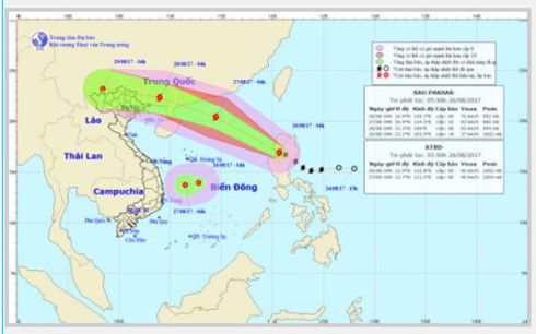 Cơn bão Pakhar giật cấp 11 tiến vào Biển Đông