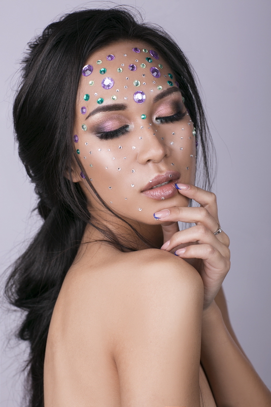 Nguyễn Thị Anh từng chinh chiến ở 21 cuộc thi sắc đẹp lớn nhỏ, nhưng lần này, cô quyết định quay về Việt Nam để chinh phục vương miện Hoa hậu Hoàn vũ. Vì đây là giấc mơ từ thuở bé và tất cả những kinh nghiệm ở các cuộc thi trước là hành trang vững chắc để cô tự tin chạm đến danh hiệu cao quý này. 