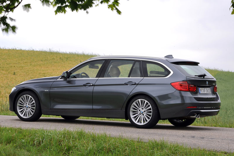 4. BMW 330i Sports Wagon 2017.
