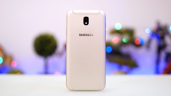 Về phần mềm Galaxy J7 Pro có 3 hiệu ứng làm đẹp, có thể điều chỉnh theo nhiều mức độ tùy theo nhu cầu. Đối với những người dùng thích chụp ảnh selfie, nhất là hay chụp trong điều kiện ánh sáng yếu thì đây là chiếc điện thoại sáng giá.
