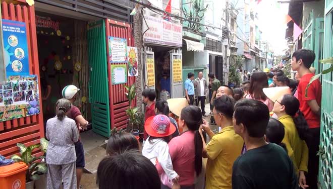 10 xe chuyên dụng dập lửa đến cứu điểm giữ trẻ ở Sài Gòn