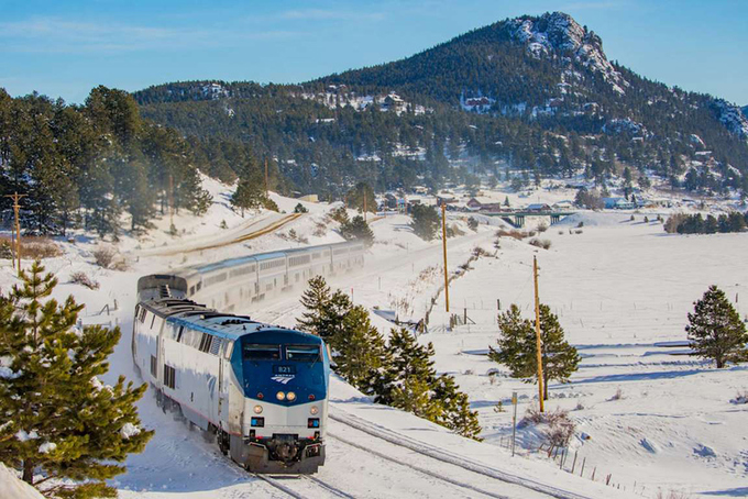 Chuyến tàu California Zephyr là cách tốt nhất để bạn có thể thấy vùng đất trung tâm nước Mỹ. Tuyến này sẽ leo qua những dãy núi đá ở vùng Sierra Nevada trước khi đi xuống bờ biển Thái Bình Dương. Ảnh: Marc Glucksman.