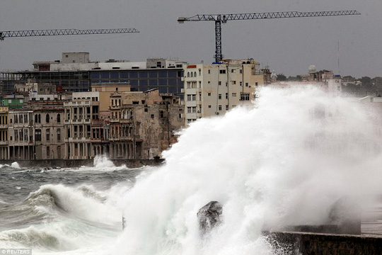 Tại Havana, Cuba khi bão Irma đi qua hôm 9-9. Ảnh: Reuters