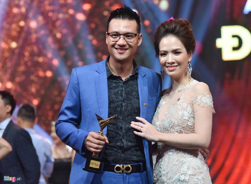 Đạo diễn Khải Anh và bà xã. Đan Lê cũng đảm nhận vai Diễm My - vợ Phan Hải trong phim 