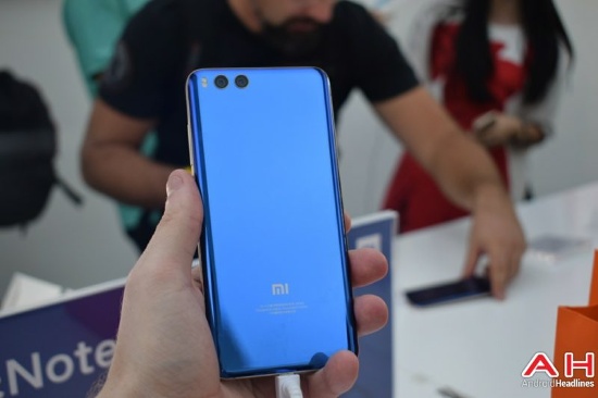 Xiaomi Mi Note 3 sở hữu màn hình lớn với kích thước 5,5 inch, tấm nền IPS LCD với độ phân giải Full HD, được trang bị chipset Qualcomm Snapdragon 660 tám nhân (4 nhân tốc độ 2.2 Ghz và 4 nhân tốc độ 1.8 Ghz), bộ nhớ RAM lên tới 6GB và 64GB/128GB bộ nhớ trong.