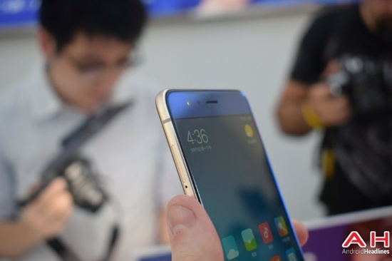 Tương tự như Mi 6, Mi Note 3 cũng được Xiaomi trang bị hệ thống camera kép có cùng độ phân giải 12MP, trong đó một camera góc rộng và một camera tele với tính năng zoom quang 2x và hỗ trợ chống rung 4 trục. 