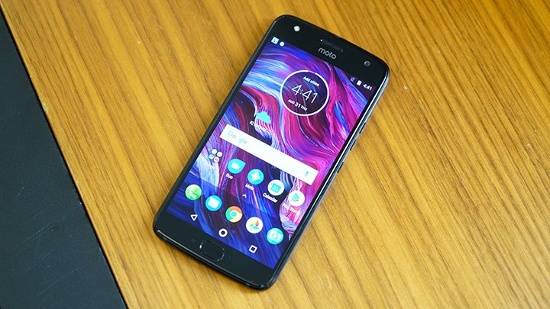 Moto X4 là một thiết bị tầm trung khi được trang bị bộ vi xử lý Snapdragon 630 với 8 lõi Cortex-A53, nhân đồ họa Adreno 508, RAM tùy chọn 3/4GB với bộ nhớ trong là 32/64GB tương ứng.