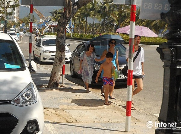 Đà Nẵng: Khách sạn 4 sao &quot;mua đứt&quot; vỉa hè tuyến đường du lịch?