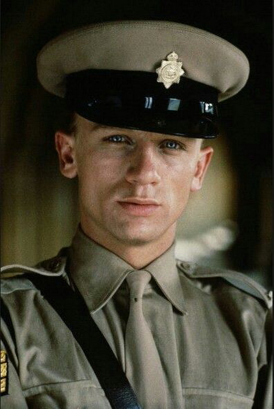 Tạo hình của Daniel Craig trong The Power of One