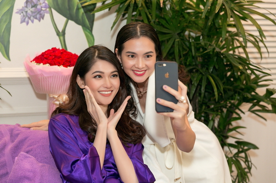 Người đẹp cho biết sau khi làm sạch và trắng da, cô càng tự tin hơn vào vẻ ngoài và sẵn sàng để đến với Hoa hậu Quốc tế 2017. Bên cạnh làn da, Thuỳ Dung cũng tập gym để cơ thể trông săn chắc, khoẻ mạnh.