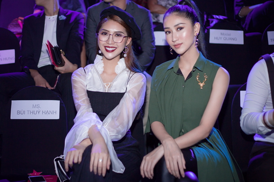  Ngoài đời Hà Thu và Tường Linh cũng là bạn bè thân thiết của nhau, tuy vậy do lịch trình công việc khá bận rộn nên thời gian gặp gỡ không nhiều.