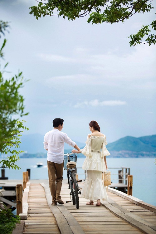 Hiện giờ nhan sắc Thu Thảo càng ngày càng đẹp, hút hồn các đáng mày râu. Và đặc biệt, ngày 4/9 vừa qua, thông tin về đám cưới của cô cùng bạn trai sẽ được tổ chức vào tháng 10/2017 và nguời đẹp đã nhận được rất nhiều lời chúc phúc cho hạnh phúc cả đời của mình.